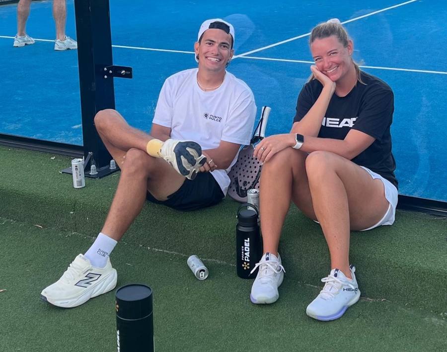 Sasha and Manu sitting courtside at a padel court